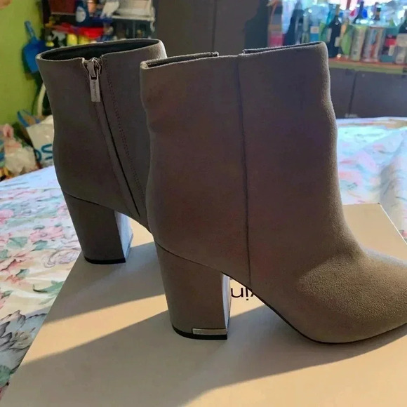Calvin Klein Womens Ankle Boots with Heals Size 6 M - Picture 4 of 13